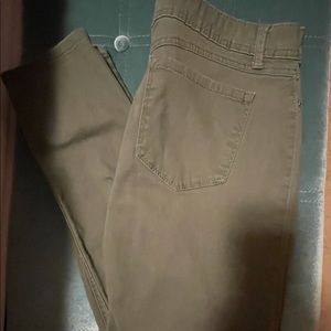 🍁Olive color jeans.  Great for Fall! 🍂